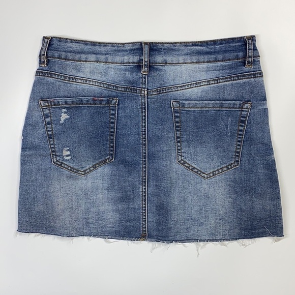 Angel Kiss Floral Patch Raw Hem Mini Skirt Size Large - Picture 2 of 6